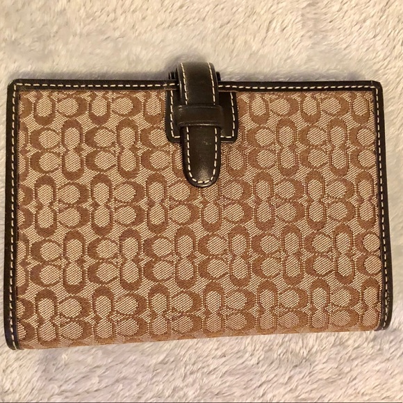 Coach passport holder - Picture 1 of 3